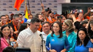 Freddy Superlano declina su candidatura para apoyar a María Corina Machado