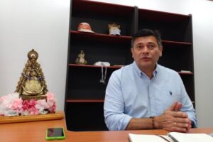 Freddy Superlano se retira como candidato a las primarias para respaldar a María Corina Machado