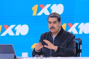 Gobierno de Maduro fustiga a EEUU por "defender" a Guaidó