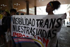 Grupos LGBTI exigen ante el CNE derecho a cambiarse de nombres – Efecto Cocuyo