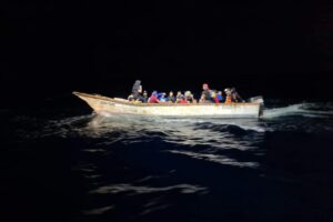Guardia Costera de Aruba detuvo una lancha con 38 migrantes venezolanos