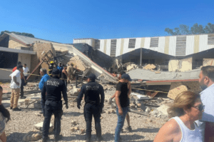 Horror en México: el techo de una iglesia colapsó y cayó sobre 45 feligreses (VIDEO)