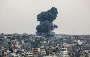 Impactante: Israel ataca numerosos objetivos claves del grupo terroristas Hamás en la Franja de Gaza (Video) - AlbertoNews