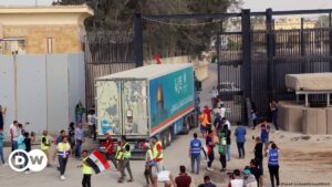 Ingresan a Gaza 33 camiones con agua, alimentos y medicinas – DW – 30/10/2023