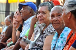 Inicia pago del bono contra la guerra económica a pensionados del IVSS y de Amor Mayor (+El monto)