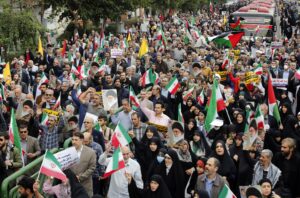Irán advierte a Israel que sus aliados tienen los “dedos en el gatillo”