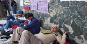 Jubilados petroleros levantan huelga de hambre tras alcanzar