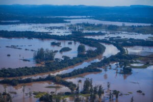 La Amazonia seca y el sur anegado, la tragedia climática en Brasil