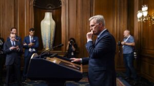 La Cámara de Representantes de EE. UU. destituye a su presidente Kevin McCarthy y provoca el caos