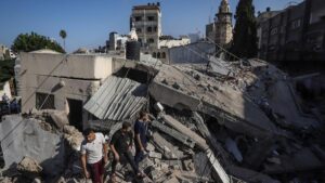 La Iglesia ortodoxa griega acusa a Israel de "crímenes de guerra" por bombardear en Gaza la iglesia de San Porfirio
