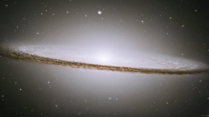 La NASA muestra la galaxia del Sombrero con imágenes captadas por dos telescopios espaciales (Foto) - AlbertoNews