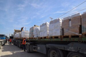 La OCHA celebra el paso de 33 camiones con suministros a Gaza, la mayor entrega desde la reapertura del paso de Rafá