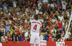 La 'Pasin' de Sergio Ramos en Sevilla, dos dcadas de amor-odio y una aficin dividida: "Necesitbamos que pidiera perdn"