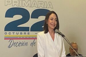 La Plataforma Unitaria Democrática proclama a María Corina Machado como líder opositora