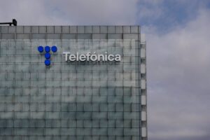La SEPI confirma que "explora" comprar una participación en Telefónica