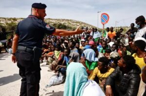 La UE alcanzó un nuevo acuerdo sobre migración mientras crece la cantidad de refugiados que cruzan el Mediterráneo - AlbertoNews