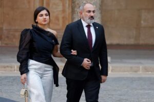 La UE se ofrece para una reunin de mediacin entre Azerbaiyn y Armenia a finales de mes