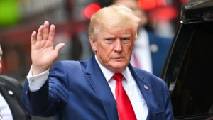 La campaña de Trump dice que ha recaudado más de 45 millones de dólares durante los últimos meses - AlbertoNews