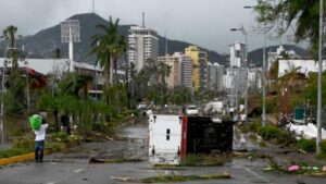 La devastación que dejó el huracán Otis a su paso por la ciudad mexicana de Acapulco como tormenta de categoría 5