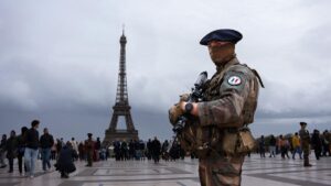 La justicia francesa investiga a dos sospechosos por vínculos con el yihadista que atentó en Bruselas