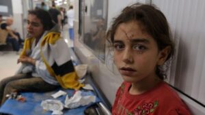 “Las escuelas de la ONU en Gaza que sirven como refugios están a su máxima capacidad”: la grave crisis humanitaria que están causando el bloqueo y los bombardeos israelíes