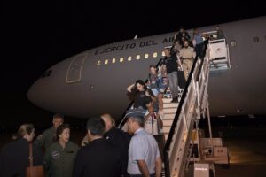 Llega a Madrid el primer avión militar con más de 200 evacuados desde Israel y despega el segundo hacia Tel Aviv