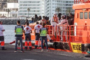 Llegan dos cayucos más a Gran Canaria y uno a Tenerife con 216 migrantes a bordo