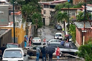 Lluvias generan bajones eléctricos y deslizamientos de tierra en sectores de Caracas