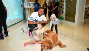 Luis Arráez regaló sonrisas a niños que luchan con el cáncer