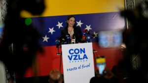 Machado promete derribar “barreras”, chavismo desacredita la primaria