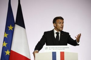Macron propone modificar la Constitucin y ampliar el recurso al referndum