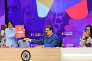 Maduro crea programa que obliga a la banca otorgar el 15% de sus créditos a iniciativas de emprendimiento lideradas por mujeres
