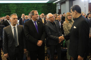 Maduro se rodea de colaboracionistas y aliados de Zapatero en una supuesta conferencia de paz
