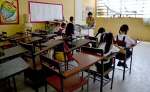 Maestros venezolanos no tienen dinero para ir a las escuelas: "Estamos en pobreza crítica"
