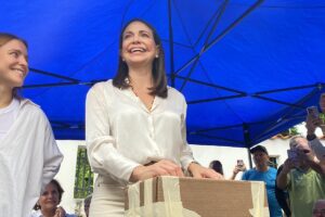 María Corina Machado votó y dice que ha llorado de alegría porque Venezuela está unida