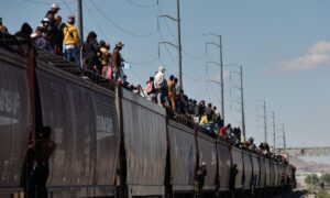 México intercepta 27 mil migrantes en trenes en menos de un mes
