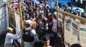 Migrantes protestan en frontera sur de México vísperas de la cumbre migratoria