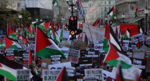 Miles de personas se manifiestan en Londres en favor del pueblo palestino - AlbertoNews