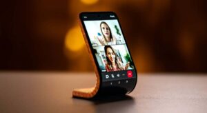 Motorola muestra su prototipo de smartphone flexible que se puede convertir en smartwatch