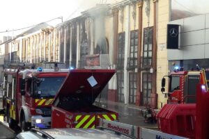 Mueren al menos seis personas en el incendio de la discoteca Teatre en Murcia