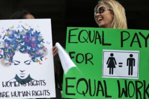 Mujeres de Islandia se fueron a huelga para protestar por la desigualdad de género (hasta la primera ministra se sumó)
