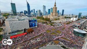 Multitudinaria marcha contra el gobierno en Polonia – DW – 01/10/2023