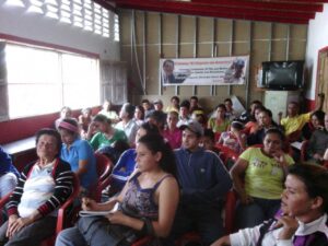 Nicolás Maduro destinará ingresos extraordinarios a organizaciones comunales