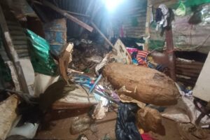 Niña de dos años murió tapiada por deslizamiento de tierra que afectó su vivienda en sector El Paraíso de Caracas (+Video)