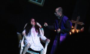 'No nos dejes caer en tentación', una obra de teatro repleta de actividad paranormal. - Arte y Teatro - Cultura