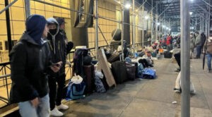 Nueva York ofrece vuelos gratis a inmigrantes que quieran irse