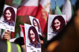 ONG Hengaw denunció que una joven iraní de 16 años está en coma, tras ser atacada por la Policía de la Moral por llevar mal el velo - AlbertoNews
