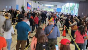 Oposición venezolana vota de forma nutrida en Miami por su candidato a las presidenciales - AlbertoNews