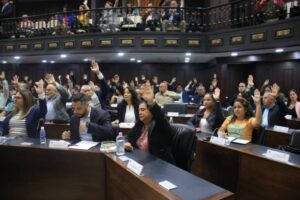 Parlamento controlado por el chavismo ratifica acuerdos entre el gobierno y la oposición