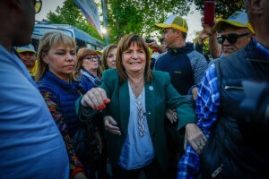 Patricia Bullrich, la mujer que sortea los obstculos de tres hombres en la carrera por la Presidencia de Argentina
